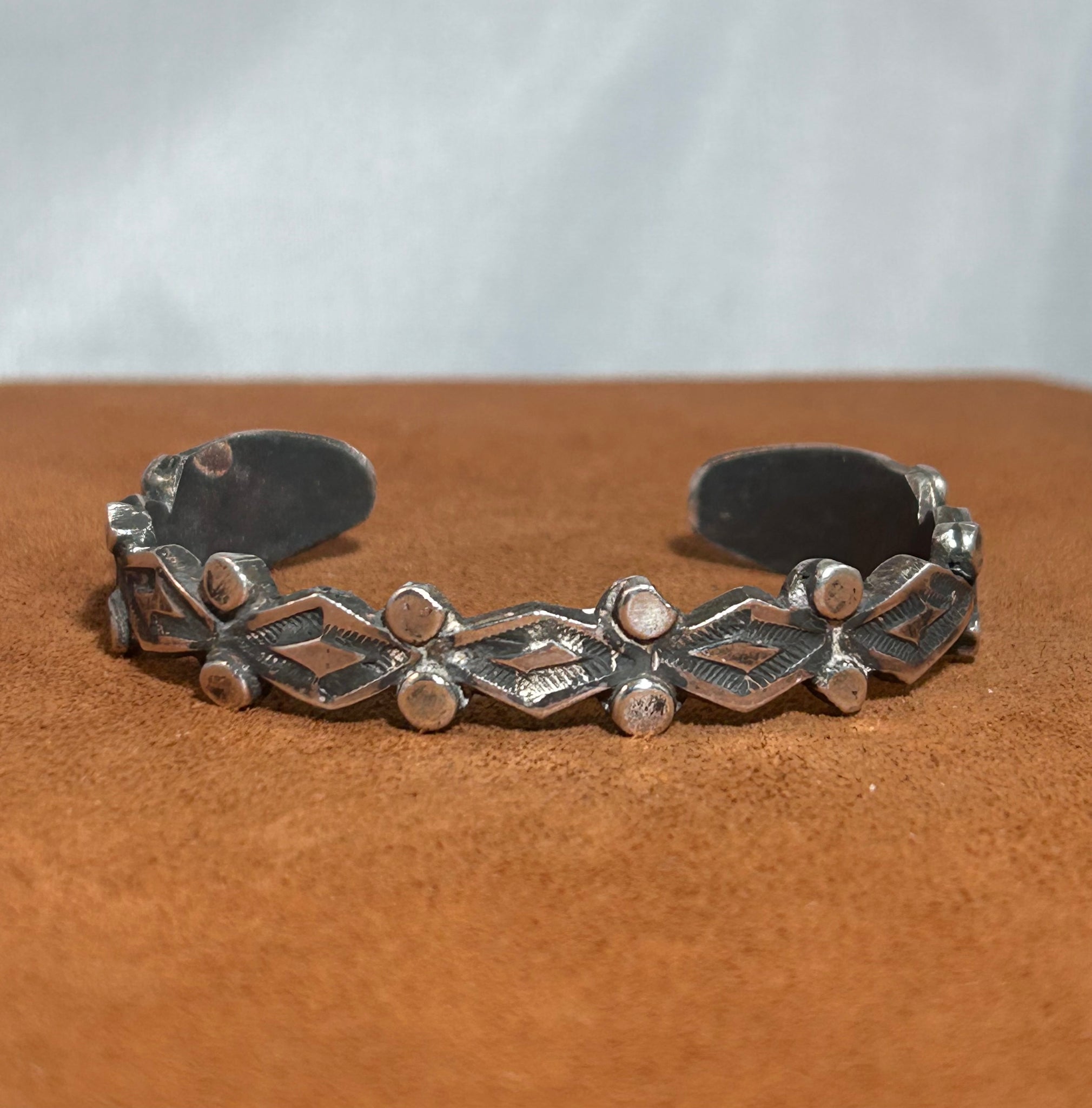Diamond Point Cuff by Jock Favour