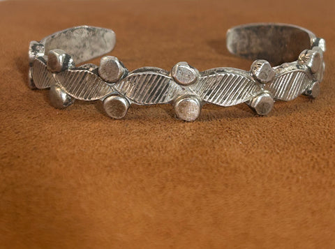 Oval Point Cuff by Jock Favour